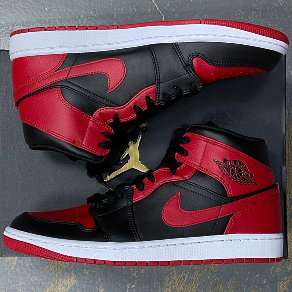 nike air jordan mid bred